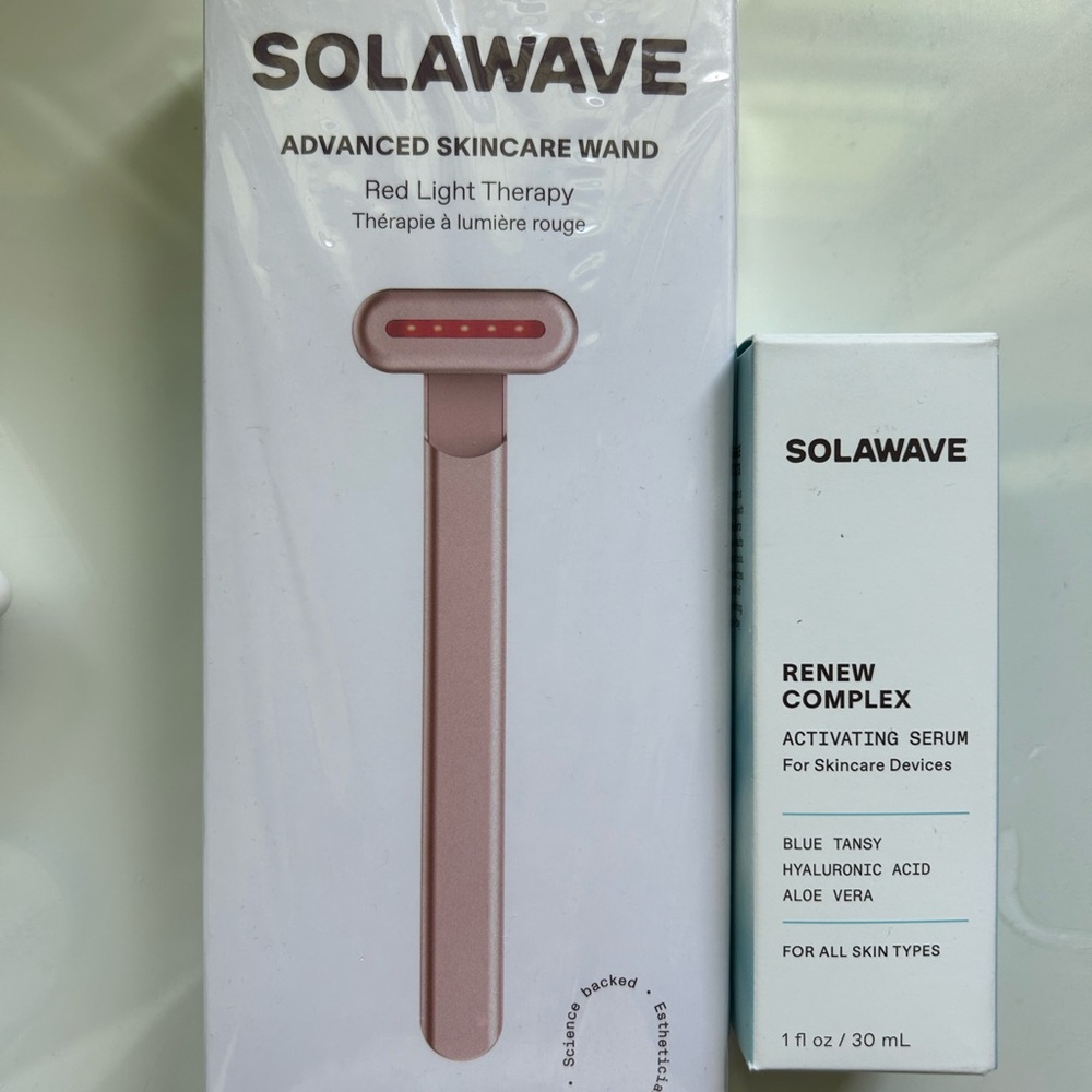 Brand new Solawave & serum